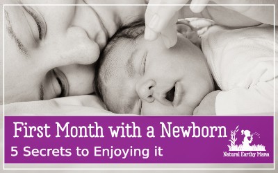 The first few weeks with a newborn is a challenge. Here are 5 secrets to keeping your newborn happy over the first few weeks. Caring for a newborn is unlike anything else you do when parenting. Use these postpartum tips to make your life easier #newborn #babies #firsttimemom #naturalearthymama